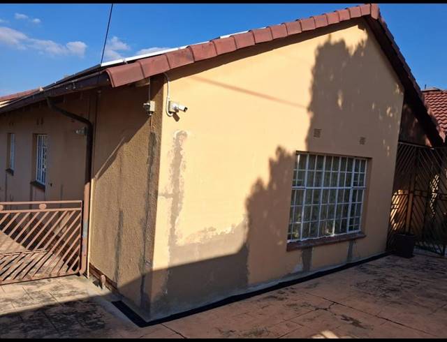 3 BEDROOM HOUSE FOR SALE IN OAKDENE